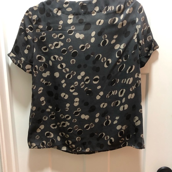 French Connection Neutral Scale Silk like top with pocket - Picture 6 of 7